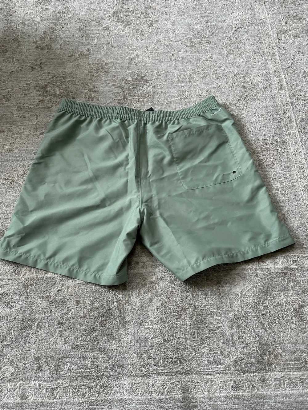 The North Face Men's Large Water Shorts in Slate Moss color. Flash dry materials